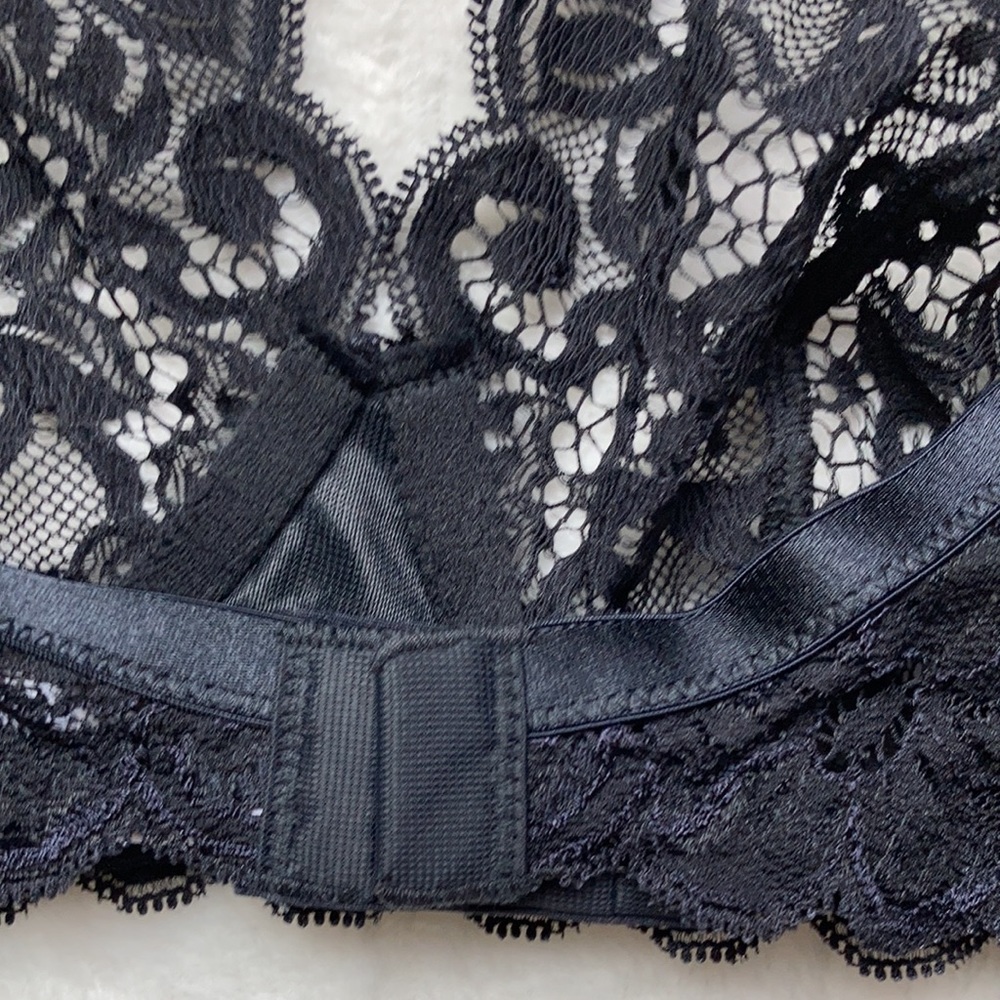 HANRO Luxury Moments All Lace Soft Cup Bra - Picture 12 of 16